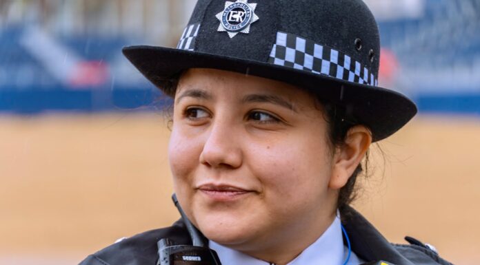 Officer’s Act of Kindness: Feeding Abandoned Baby at Hospital