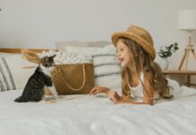 A Little Girl and Her Kitten Show How Differences Make Us Stronger