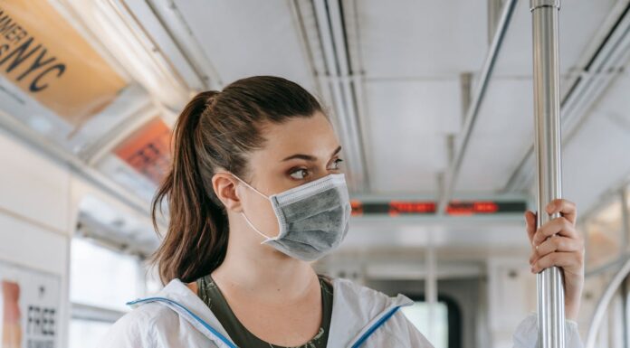 This Woman’s ‘Body Language’ Alerted a Stranger Who Saved Her Life