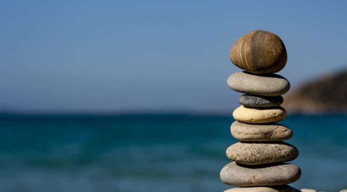 This Artist Folds and Twists Stones to Look Soft and Flexible