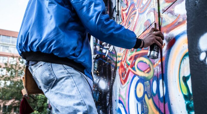 In NYC, a Secret Street Artist Creates Magic – Will He Get Discovered?