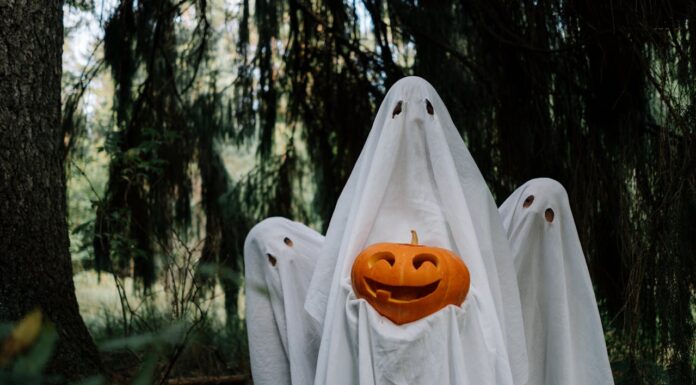 This Mom’s Halloween Decorations Got Complaints—Her Response Is Winning Hearts