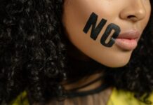 TV Host Shuts Down Trolls Criticizing Her Māori Tattoo with Epic Grace