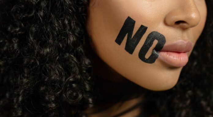 TV Host Shuts Down Trolls Criticizing Her Māori Tattoo with Epic Grace