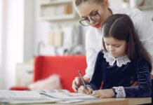 Mom Outraged After Teacher Scolds Daughter Over Her Handwriting Style