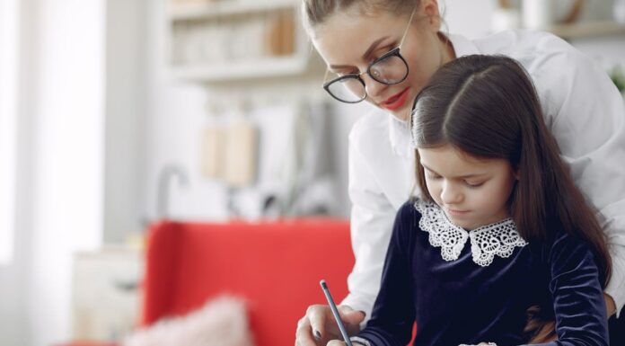 Mom Outraged After Teacher Scolds Daughter Over Her Handwriting Style