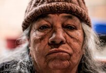 Passengers Ignored This Old Lady—Until the Driver Taught Them a Lesson