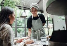 A $0 Tip Left Her in Tears – This Waitress’s Story Will Make You Think Twice