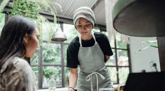 A $0 Tip Left Her in Tears – This Waitress’s Story Will Make You Think Twice