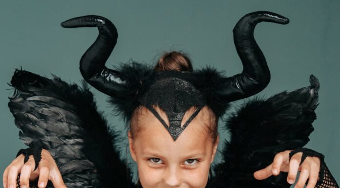 Man Spots a Terrifying Creature on the Beach – Wait Until You See What It Really Is!