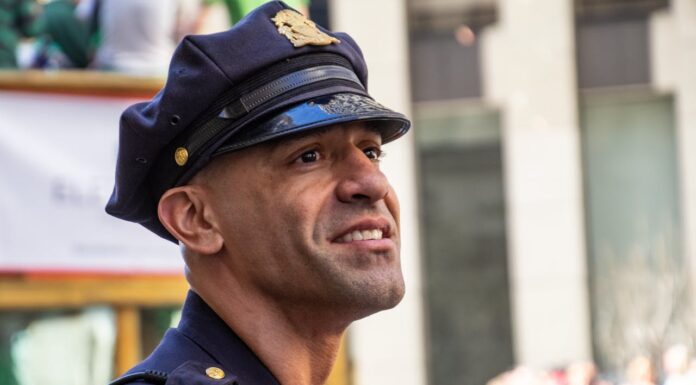 How One Cop’s Kindness Gave a Pit Bull Puppy a Second Chance