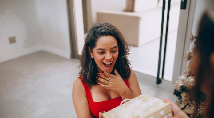 A Romantic Gift Gone Wrong – But in the Most Entertaining Way!