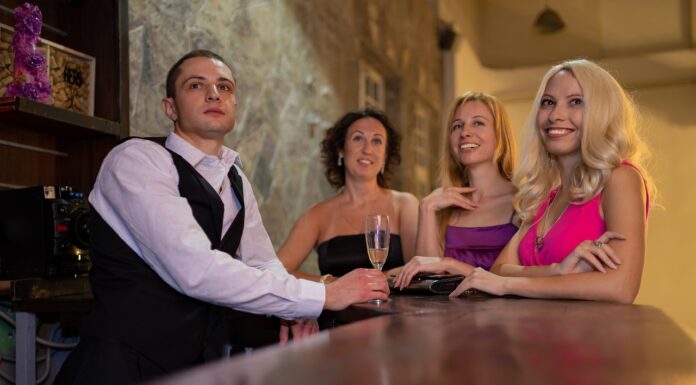 Women Are Using ‘Angel Shots’ to Escape Dangerous Situations—Here’s How