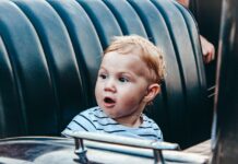 Mom Sparks Outrage With a Note on Car Window: ‘Baby Is Fine, Be Back Soon!’