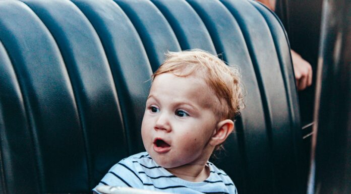 Mom Sparks Outrage With a Note on Car Window: ‘Baby Is Fine, Be Back Soon!’