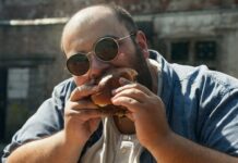 Man Tries to Outsmart Vegans by Eating More Meat—Internet Says Otherwise