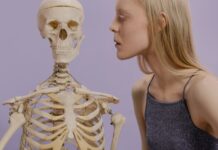 Why “Zombie-ing” Is the Dating Trend That Has Everyone Shaking Their Heads