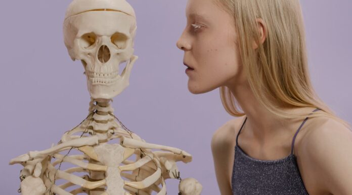 Why “Zombie-ing” Is the Dating Trend That Has Everyone Shaking Their Heads