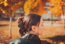 Think Twice Before Wearing a Claw Clip in the Car—Here’s Why