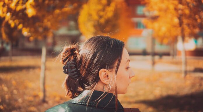 Think Twice Before Wearing a Claw Clip in the Car—Here’s Why