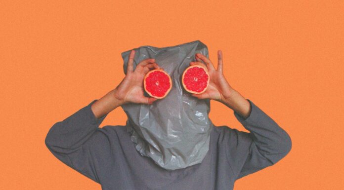 Man Tries to Rob Nail Salon, Ends Up Getting Publicly Humiliated