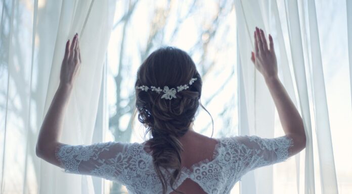 Blind Bride Asks Guests to Cover Their Eyes—Their Reaction Will Leave You in Tears