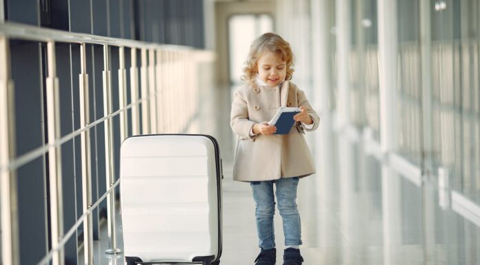 Passengers Demand ‘No-Kids Flights’ After Toddler’s Glow-Up Hat Causes Chaos