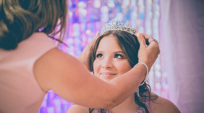 “She Deserves This More Than Me” – A Homecoming Queen’s Selfless Act Shocks Everyone