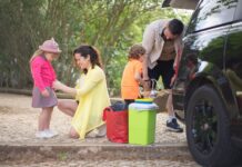 Husband Spots Something Unusual, Makes a U-Turn, and Melts His Wife’s Heart