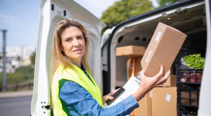 Delivery Driver Calls Out Frequent Shoppers for Not Doing This—Do You Agree?