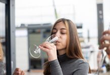 Kicked Off a Plane for a Mimosa? Woman’s Viral Story Sparks Outrage