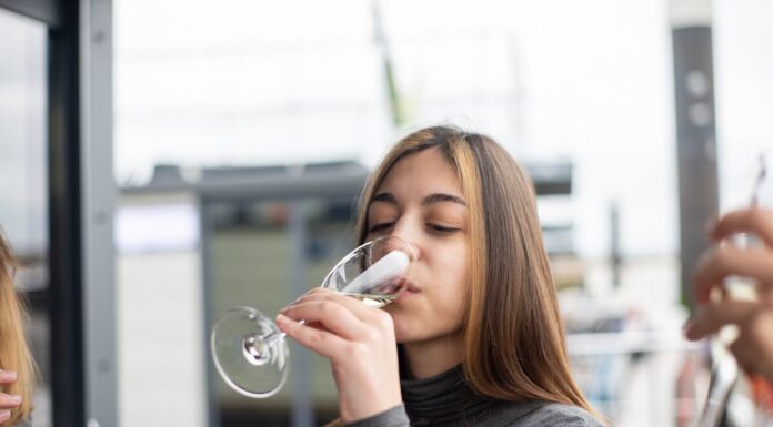 Kicked Off a Plane for a Mimosa? Woman’s Viral Story Sparks Outrage