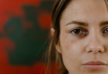 Mom Finds Shocking Note on Car After Taking Her Son to See Santa