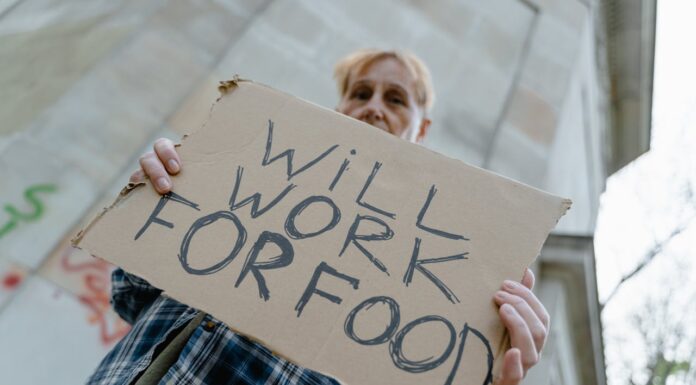 She Gave Her Leftovers to a Homeless Woman, but Something Didn’t Feel Right…