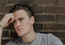 18-Year-Old’s Coffee Shop Opens to an Empty Room—But Social Media Steps In!