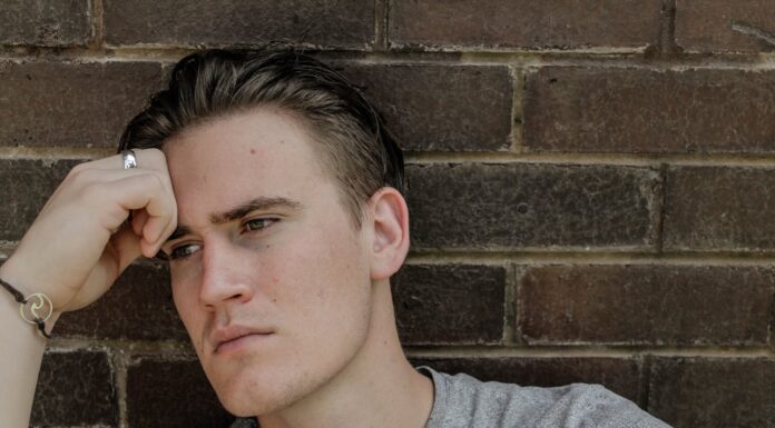 18-Year-Old’s Coffee Shop Opens to an Empty Room—But Social Media Steps In!