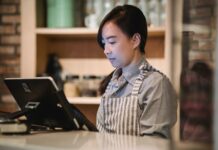 When a Party of 21 Walks In, Chaos Ensues at the Cash Register