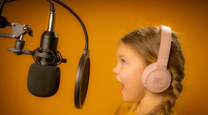 Shy Kid Turns School Talent Show Into a Concert With Her Incredible Voice