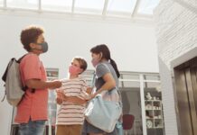 3 Kids Approach Stranger’s Porch, but What They Leave Behind Is Stunning