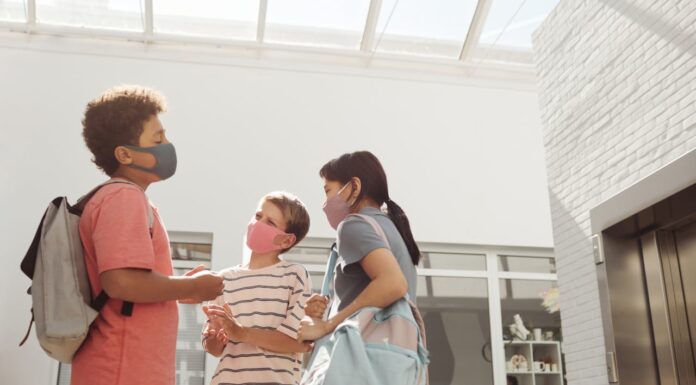 3 Kids Approach Stranger’s Porch, but What They Leave Behind Is Stunning