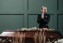 Caught Red-Handed: Funeral Thief’s Plan Backfires in the Best Way