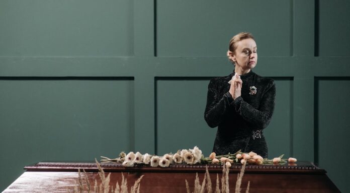 Caught Red-Handed: Funeral Thief’s Plan Backfires in the Best Way