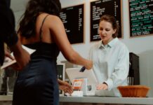 Waitress Reveals Her Tips—Viewers Vow to Tip Less After Hearing Her Earnings