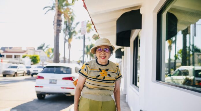 When an Elderly Woman Couldn’t Afford Gas, This Cop Stepped Up