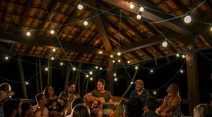 Diner Calls Out Restaurant for Hidden ‘Live Music’ Fee