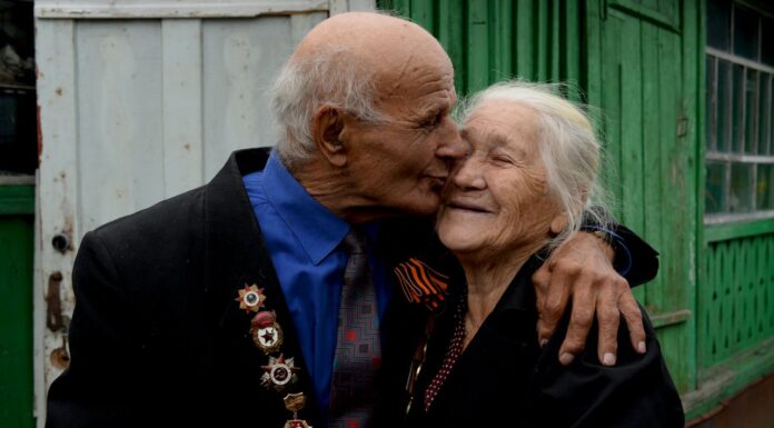 Homeless Veteran Can’t Stop Crying After Kids Reveal Their Huge Surprise