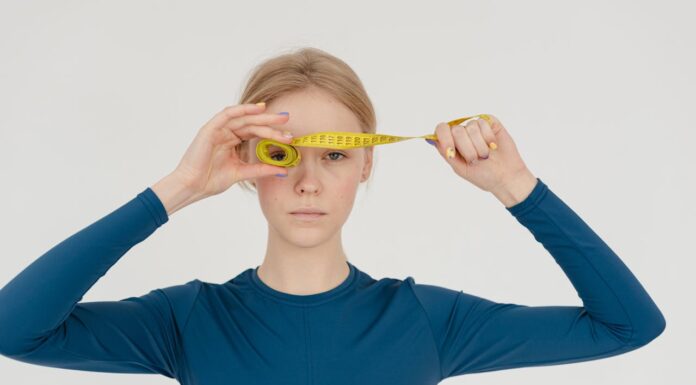 Woman Brings a Tape Measure to a Bar—What She Does Next Shocks Everyone!