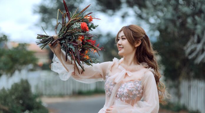 Woman Buys $6,000 Wedding Dress for $25—And She’s Not Even Engaged!