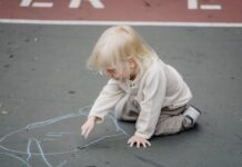 Would You Do This? Mom Lets Toddler Draw on Floor, Says It’s ‘Healing’