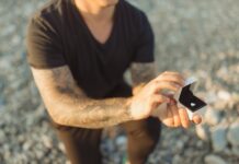 The Proposal Was Perfect… Until She Saw That Message on His Phone